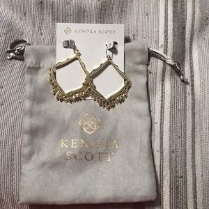 gold kendra scott earrings